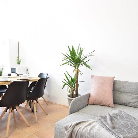 Riesiges Zentrales Apartment Mit Parkplatz Innsbruck Eksteriør bilde