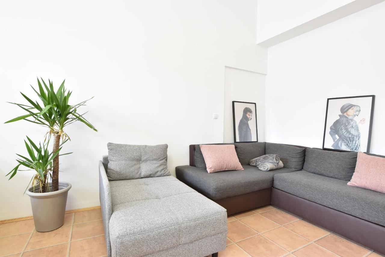 Riesiges Zentrales Apartment Mit Parkplatz Innsbruck Eksteriør bilde